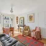 40 M Near The Canal Saint-Martin
